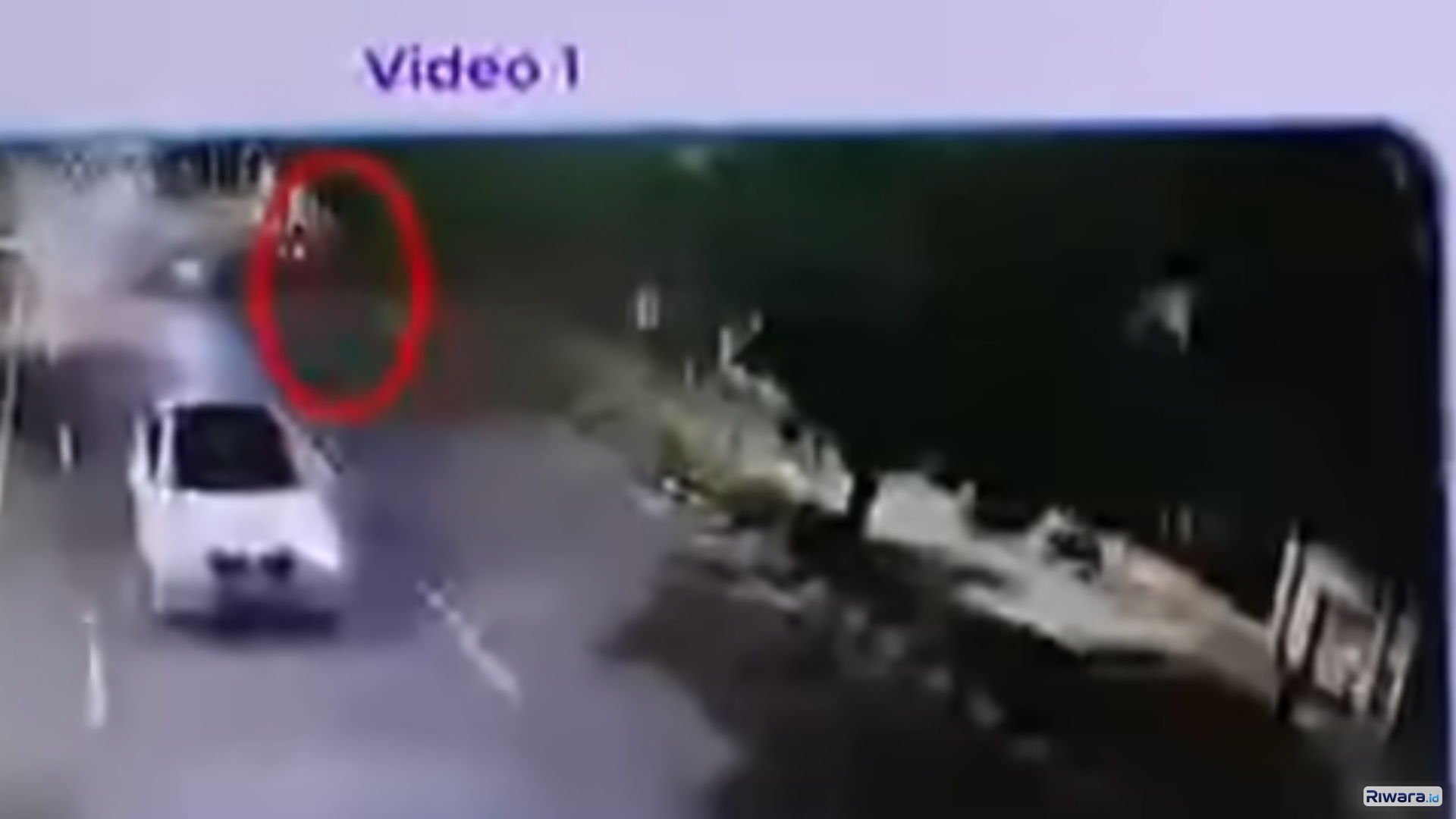 Rekaman CCTV yang dianalisis kepolisian menunjukkan pergerakan terduga pelaku dalam kasus penyiraman air keras terhadap aktivis KontraS di Jakarta.